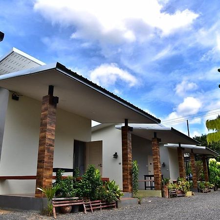 The House At Pranburi Hotell Exteriör bild