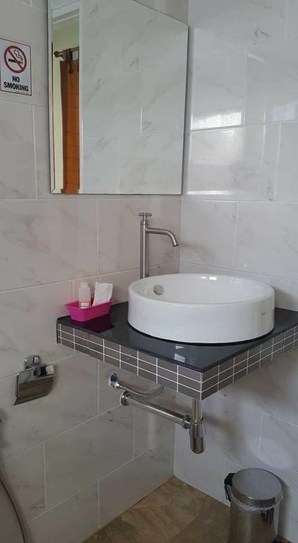 The House At Pranburi Hotell Exteriör bild