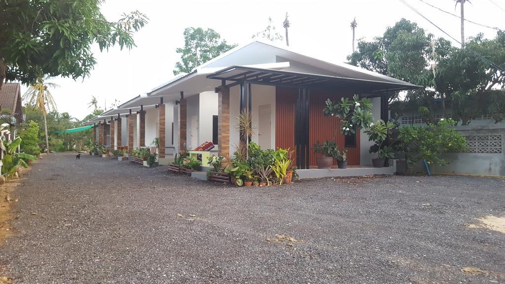The House At Pranburi Hotell Exteriör bild