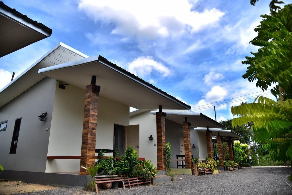 The House At Pranburi Hotell Exteriör bild