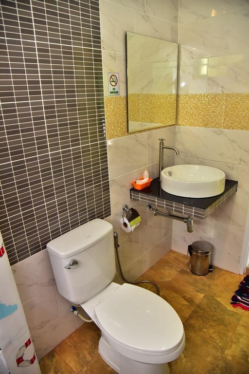 The House At Pranburi Hotell Exteriör bild