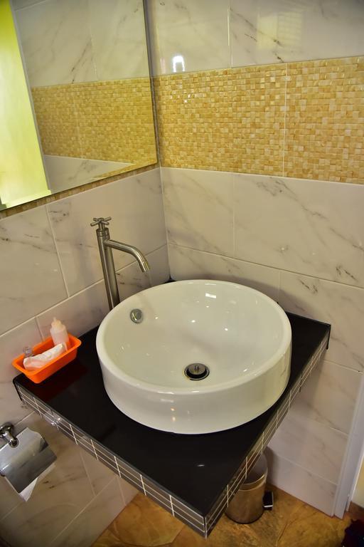 The House At Pranburi Hotell Exteriör bild